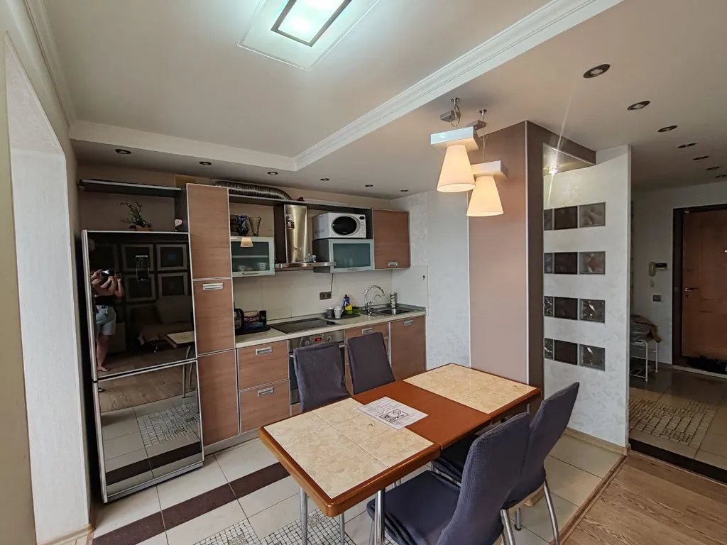 Квартира тёплая, хорошее расположение, рядом магазины