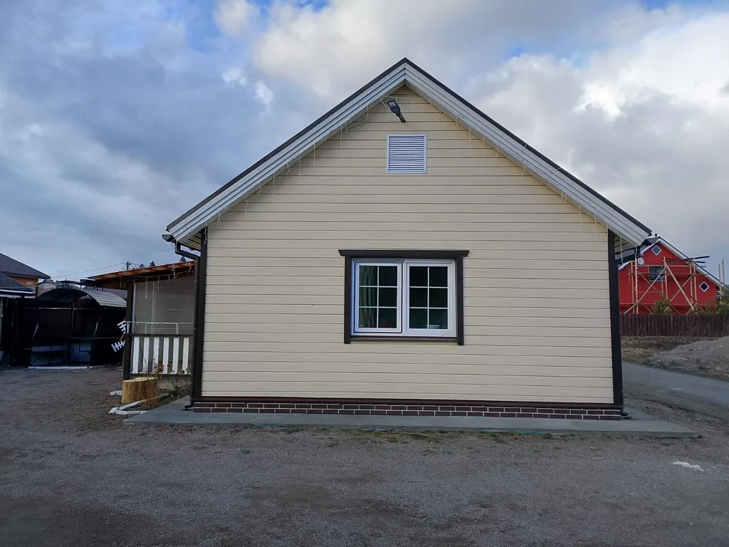 Уютный домик у озера