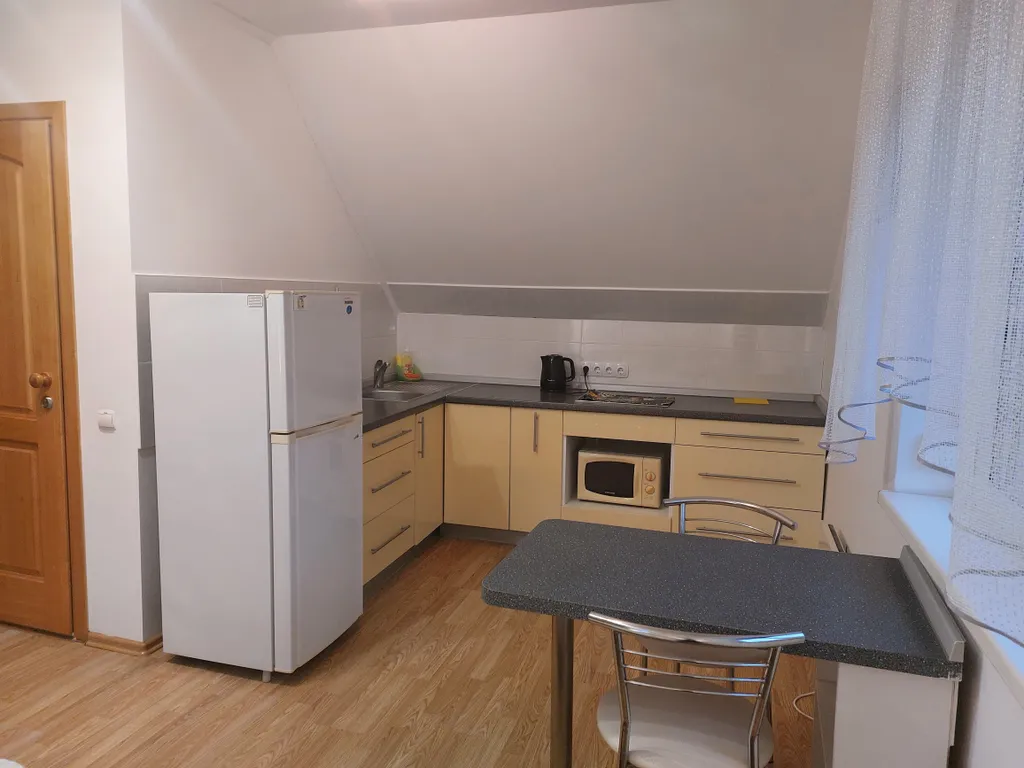 Комната студия в доме на берегу моря