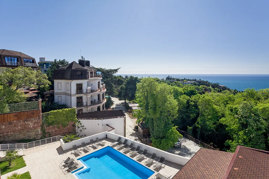 Квартира с бассейном на территории отеля — аренда посуточно в Ялта