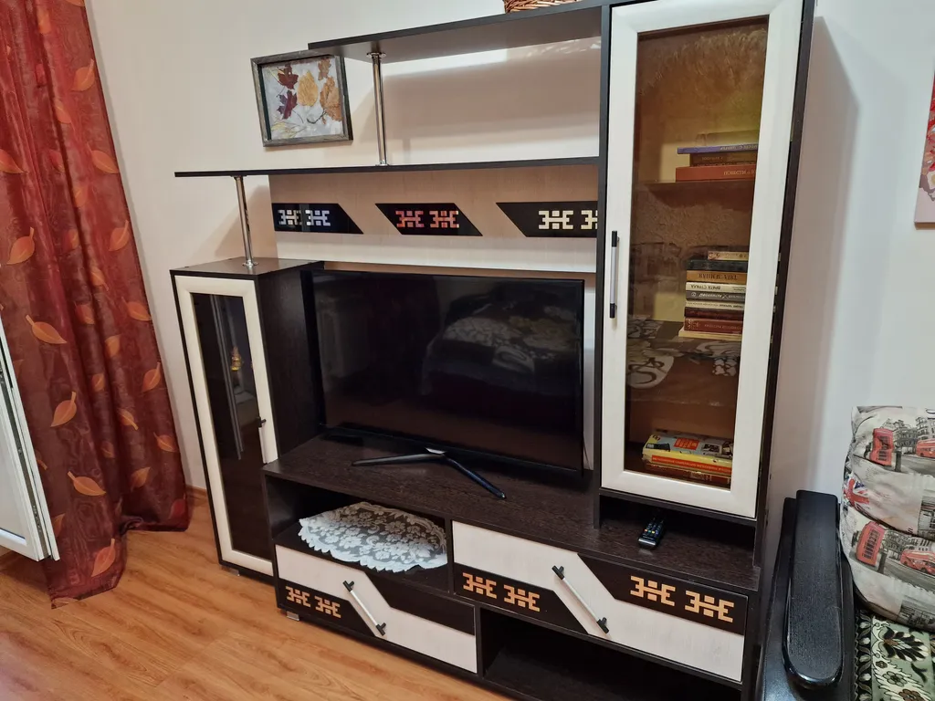 В новостройке на 11ом этаже с большой кухней и видом на плотину ГЭС!