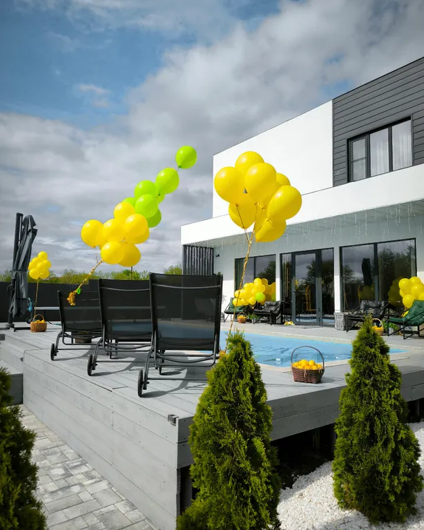 Дом на берегу реки