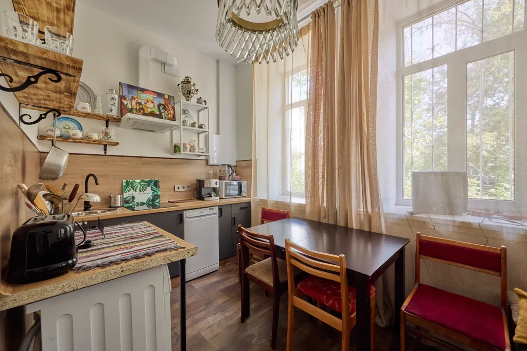 12-местный апартамент в ретро стиле с кинотеатром и Sony PS4