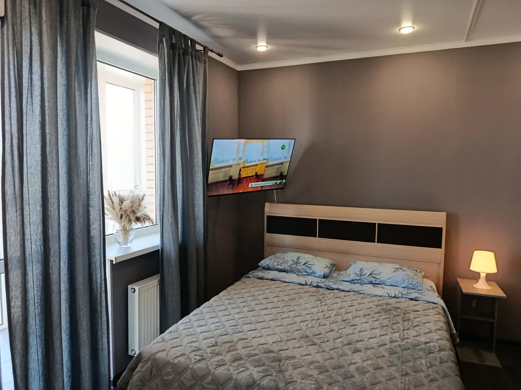 Квартира Шикарная студия в центре — аренда посуточно в Батайск