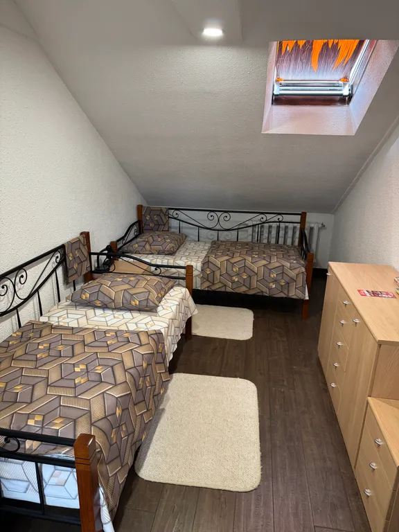 On two levels with two bathrooms