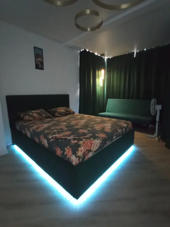 Дизайнерская евродвушка с парящей кроватью