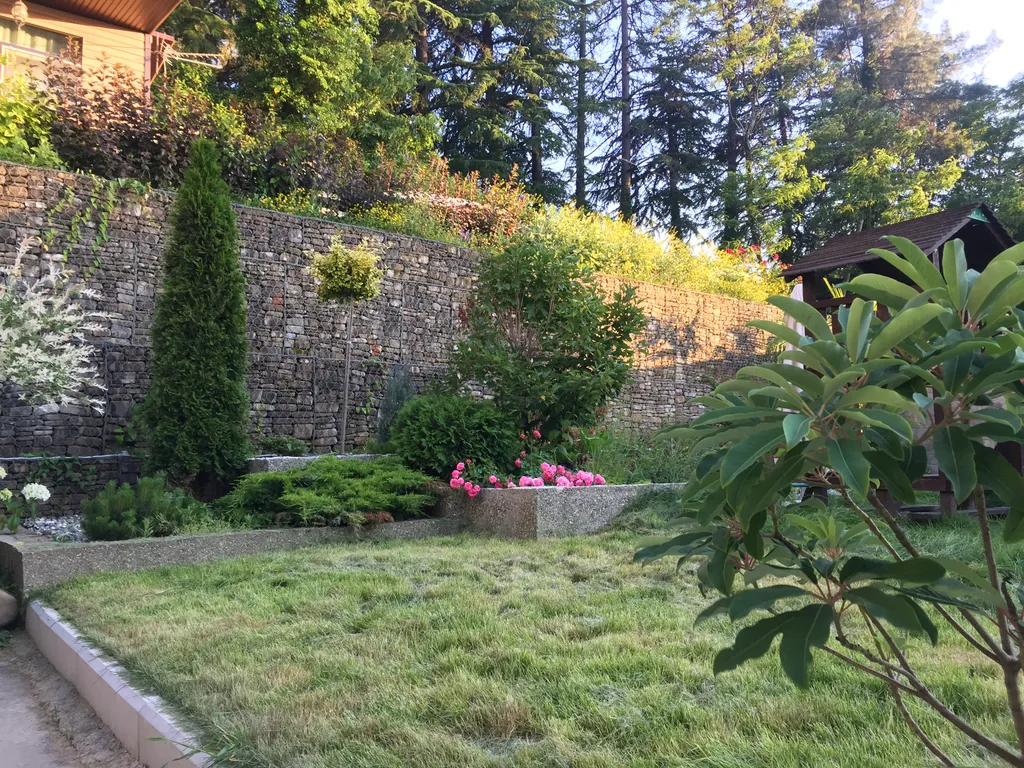 Двухкомнатные апартаменты на первом этаже в частном доме