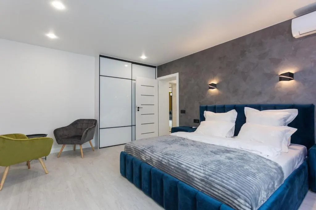 Современная 3-комнатная квартира напротив площади Победы