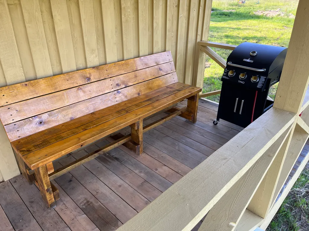 Карельский домик в заливе Ладожского озера