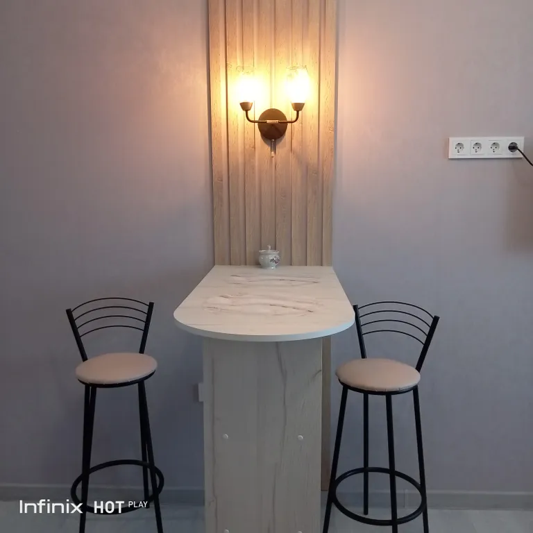 Студия с видом на горы и новороссийский порт