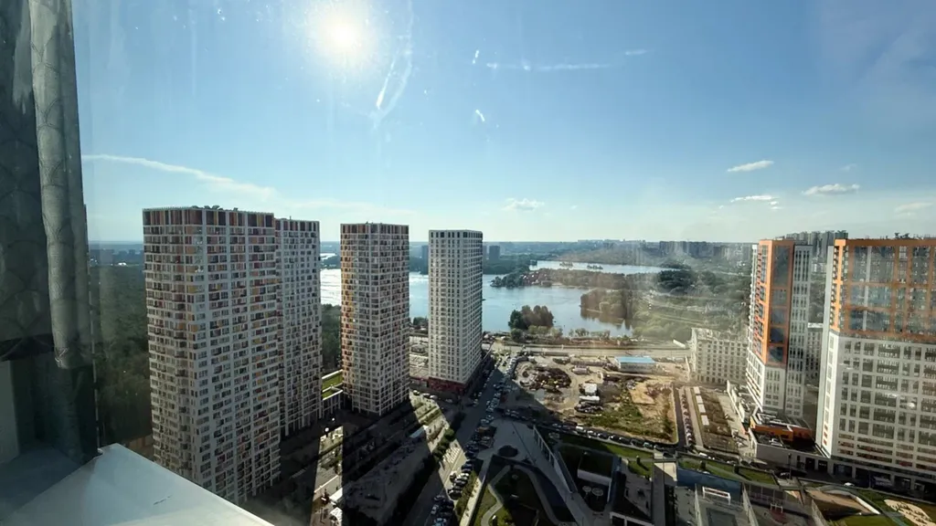 Стильная двухуровневая студия