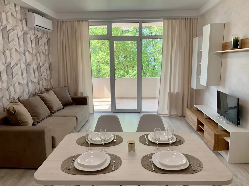 Новенькие светлые апартаменты с террасой и видом на парк