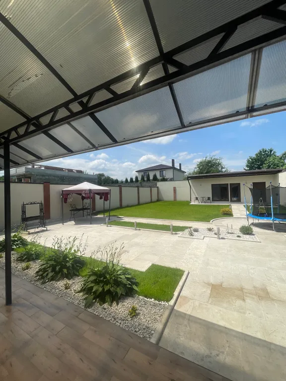 Комфортная дача в городе