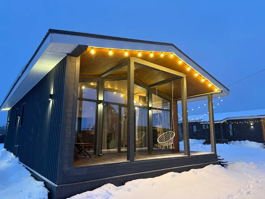 Уютный современный дом рядом с озером