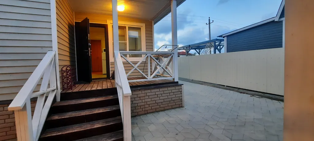 Коттедж с собственной территорией, большой беседкой и мангальной зоной