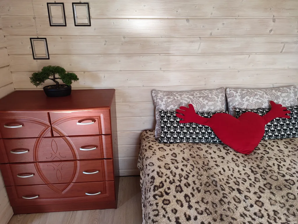 Коттедж Дом с 2 спальнями и кухней -гостиной — Надевицы