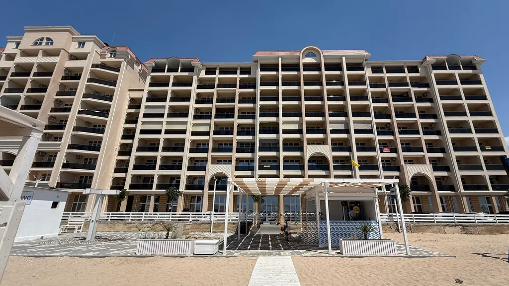 Студия на берегу моря