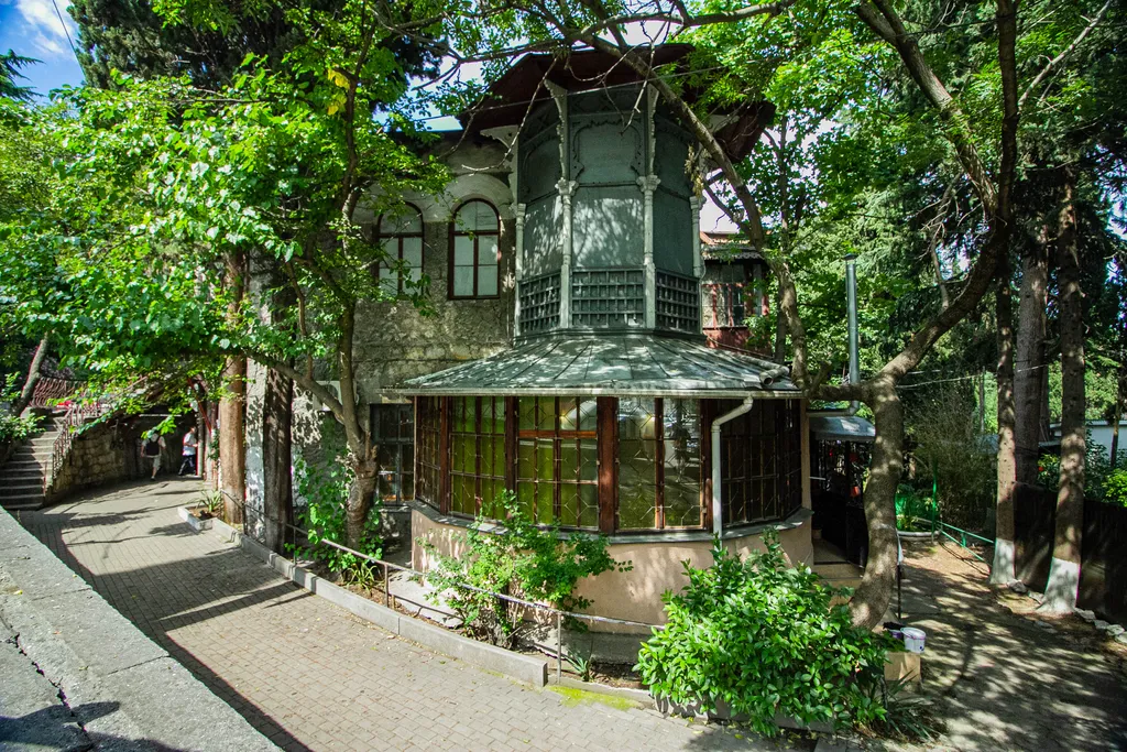 Благоустроенная квартира в историческом центре Ялты