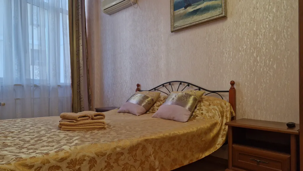 Просторная 2-х комнатная квартира в центре Алушты