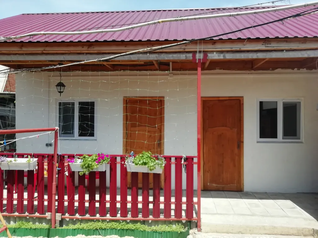 Коттедж Домик с двумя спальнями и террасой с садовой мебелью — аренда посуточно в Должанская