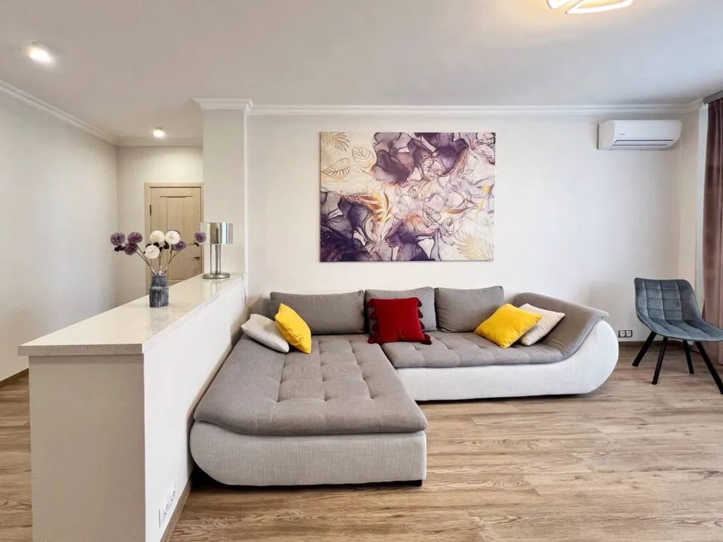 Стильный двухкомнатный люкс с видом на Кафедральный собор