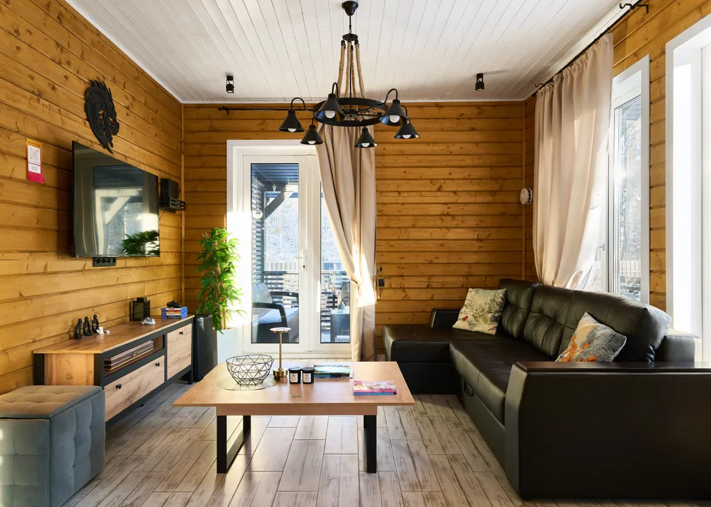 Дом в лесу у озера