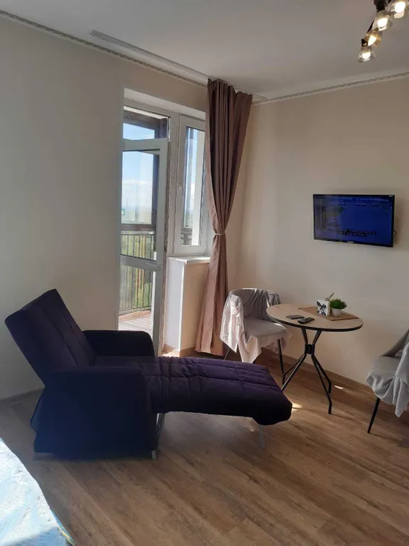 Современная, комфортная студия с видом на лес и горы