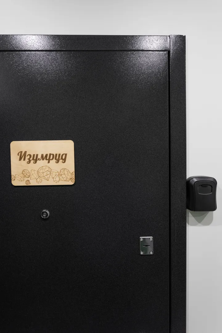 У квартиры мини-сейф с ключами: удобно заселяться, выселяться или оставить ключи своему спутнику