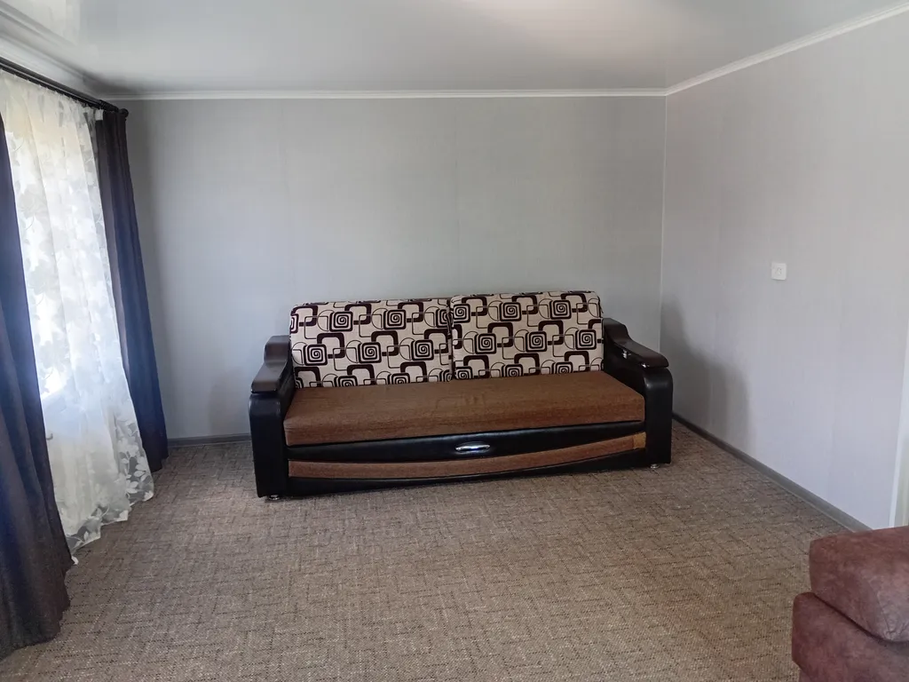 в ПУГАЧЕВЕ .Уютный частный дом с парковкой, тихий район