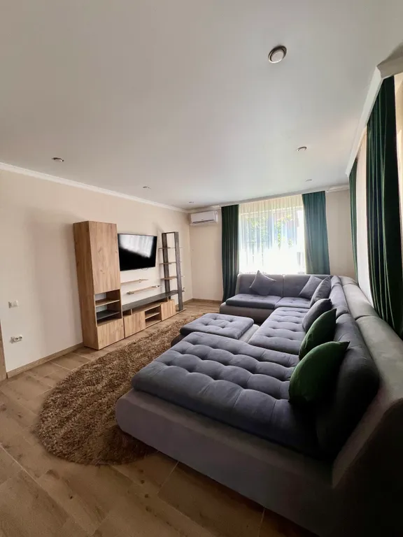 Двухэтажный коттедж с собственной территорией