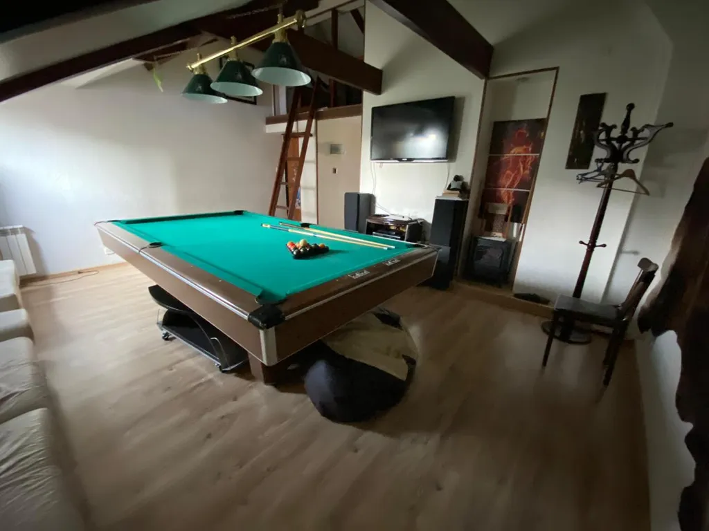 Лофт с бильярдным столом