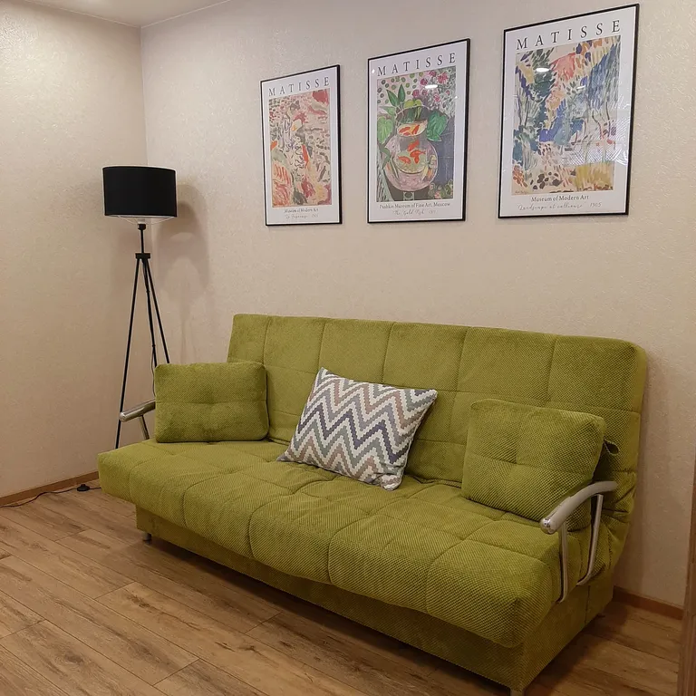 Просторная евротрешка с видом на Ангару и город