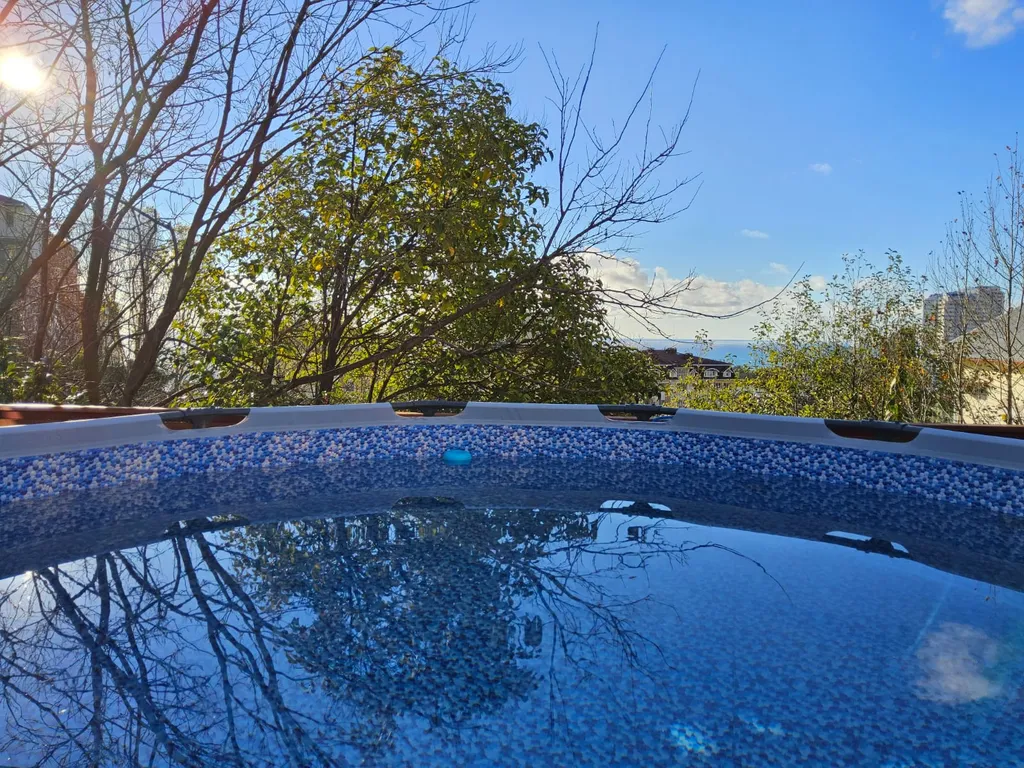 Дом а-фрейм с банным чаном, бассейном, беседкой, парковкой в Сочи