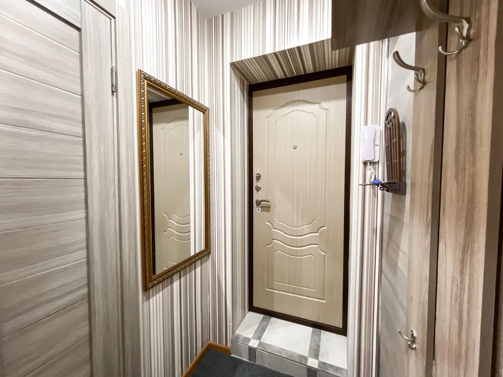 Студия с ёлочкой и балконом в центре города