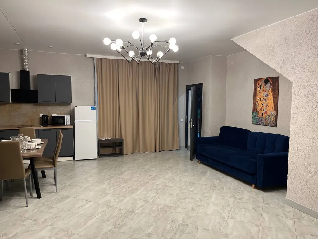 3-комнатные апартаменты с кухней на черном море