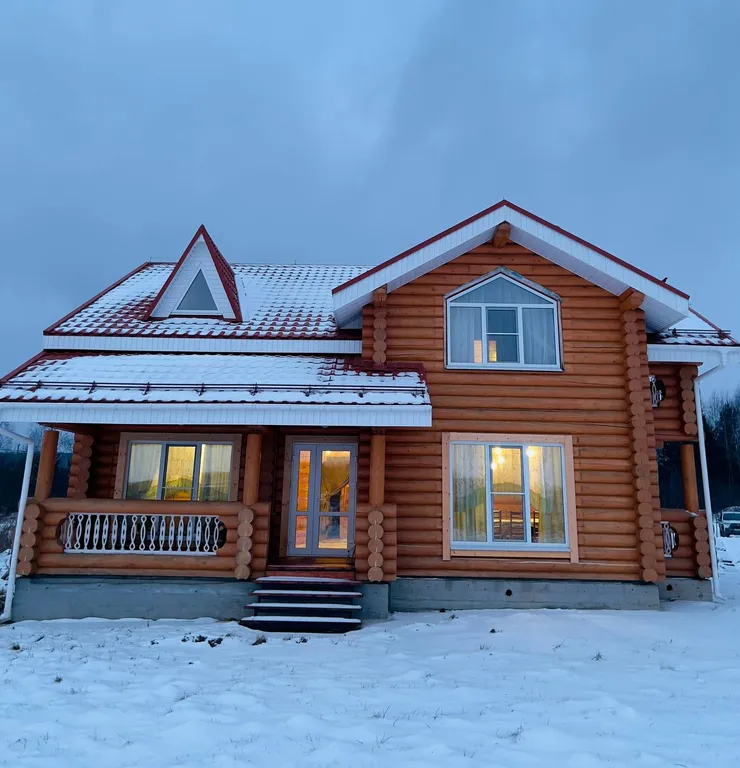 Большой коттедж на побережье озера Тосканка