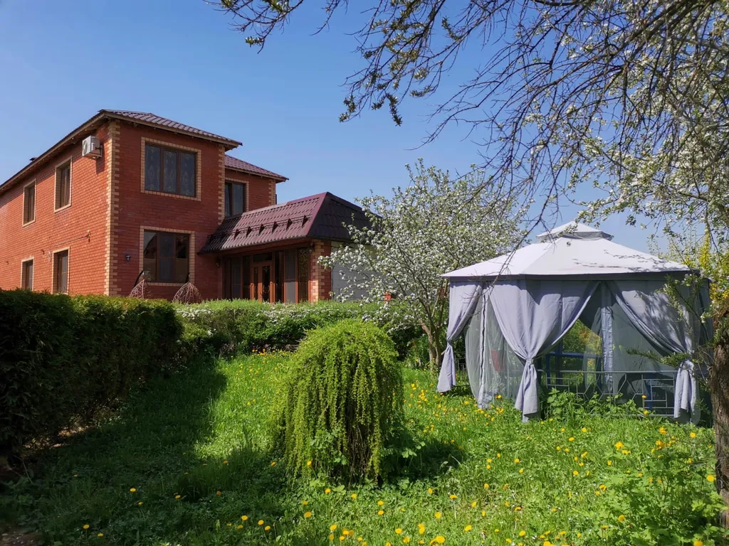 Дом с тёплым бассейном и баней в Новой Москве