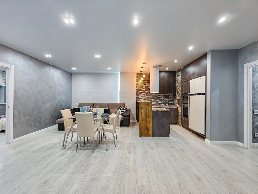 Масштабная двухкомнатная с кроватью super king-size в ЖК Дождь