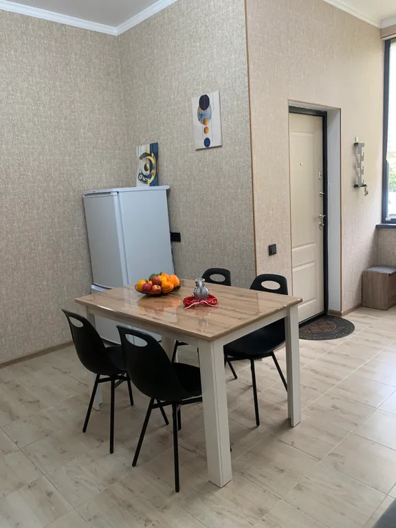 Комфортабельный дом с бассейном с видом на горы