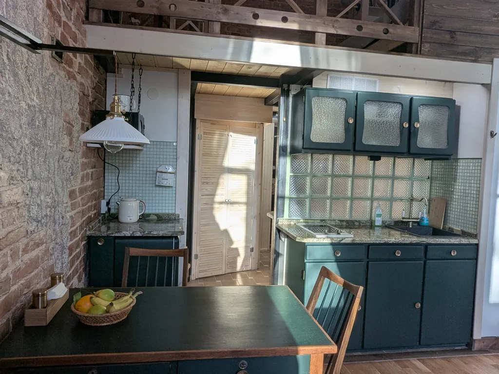 Уютная двухуровневая квартира-студия в доме XIX века