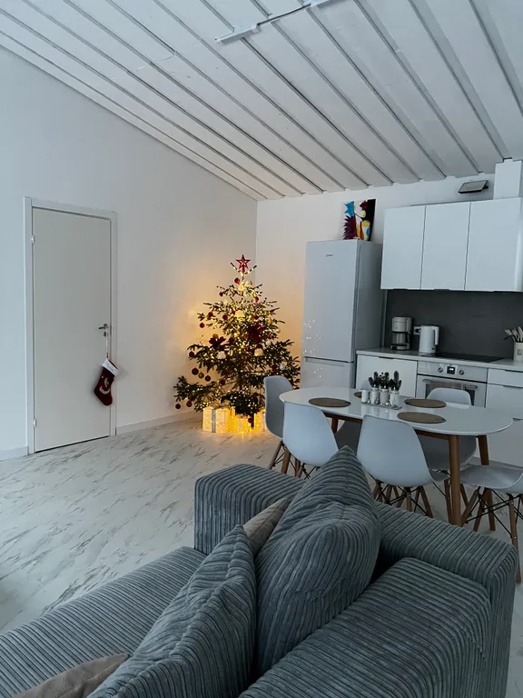 Стильный дом на берегу Ладожского озера с панорамным видом