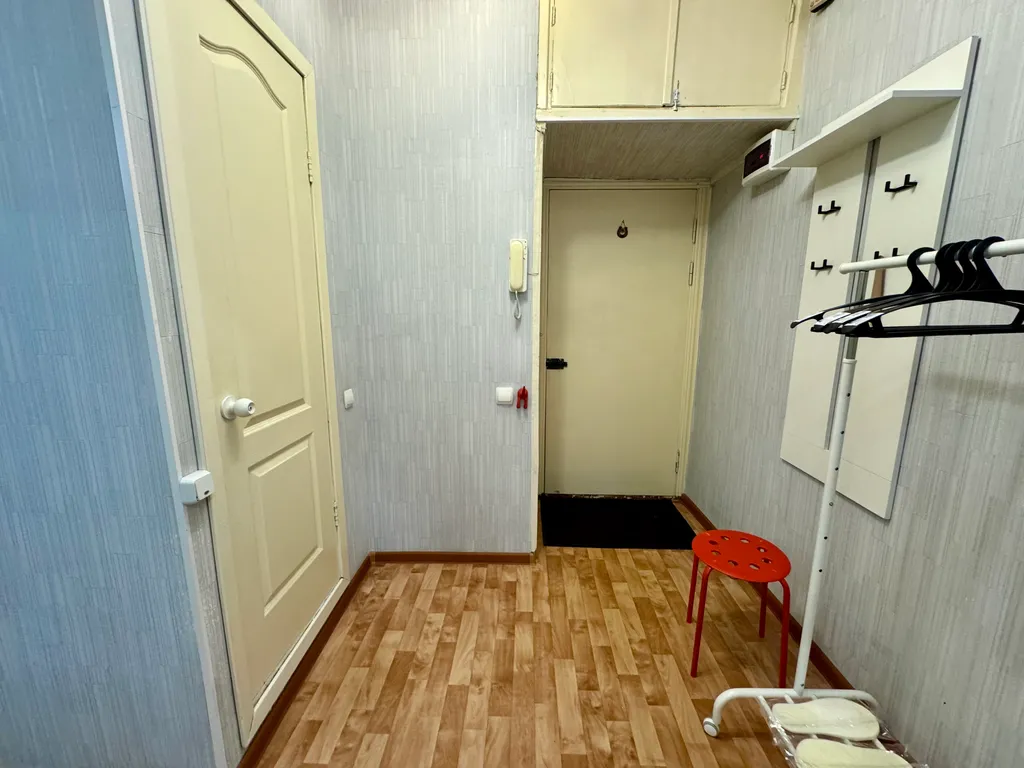 Стильная однокомнатная с большой кухней у ДК Металлургов