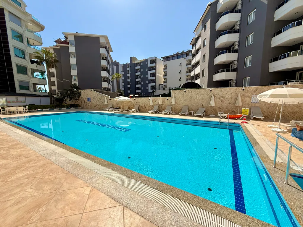 2BD Flat 50m to the Beach