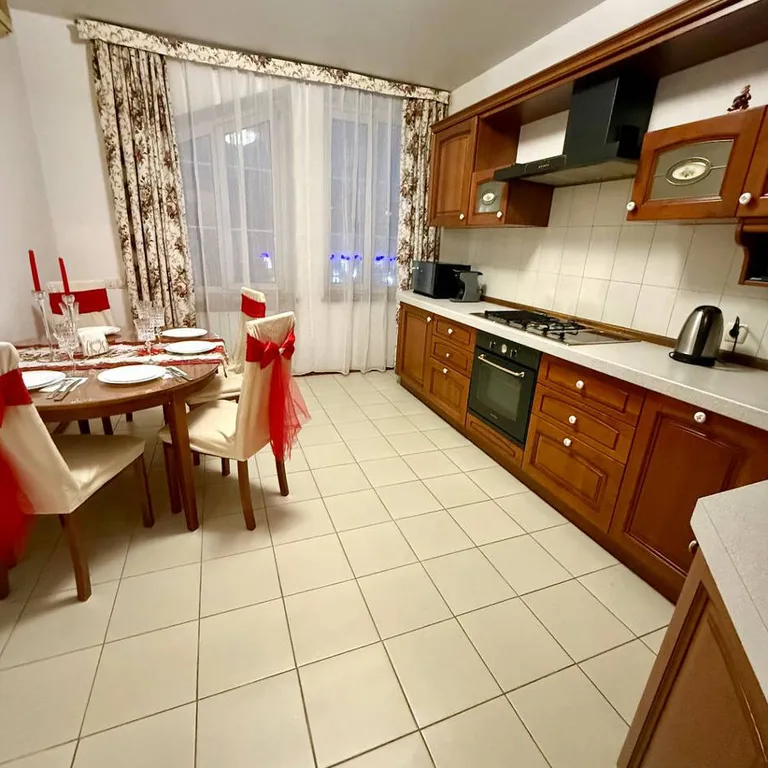 Просторная двухуровневая квартира с джакузи