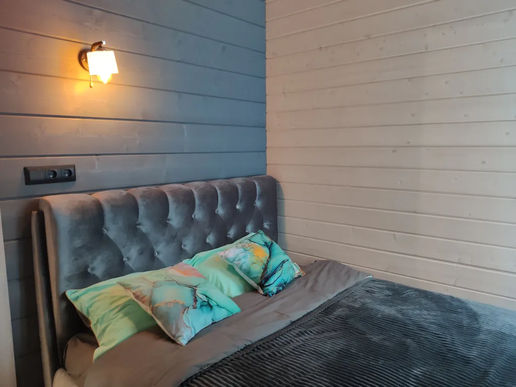 Панорамный коттедж с сауной у леcа