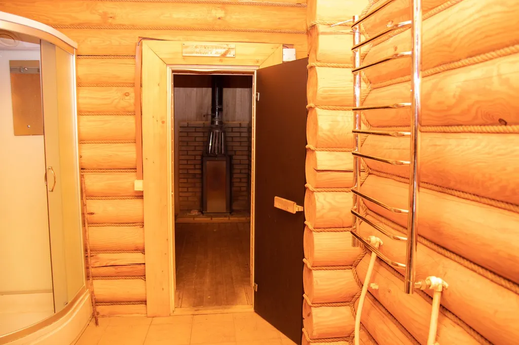 Дом охотника с бассейном для приятного отдыха