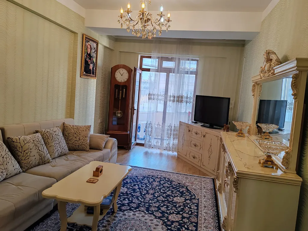 Уютная квартира возле центра Гейдара Алиева