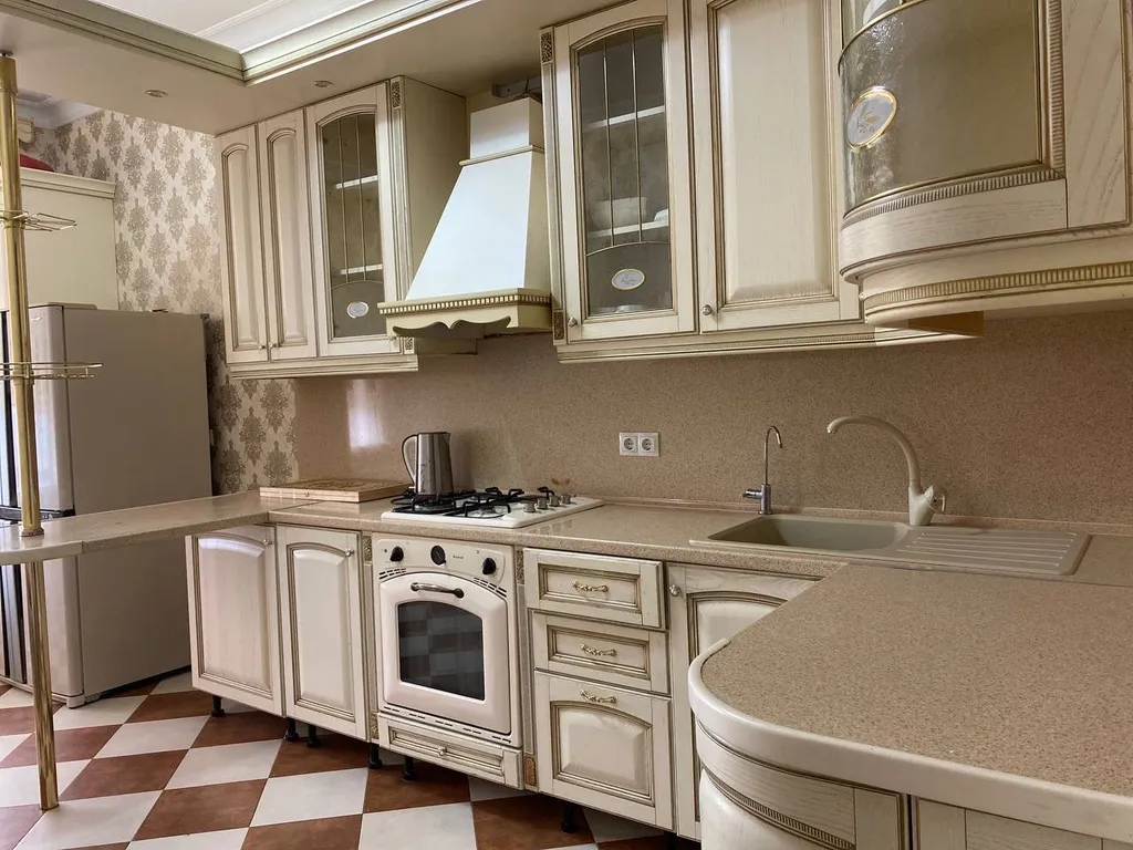 2-комнатная квартира в центре рядом с парком воинов Интернационалистов