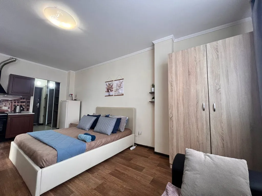 Квартира Уютная светлая студия, центр, ТЦ Вояж, парковка, кафе, аквапарк источник — Тюмень