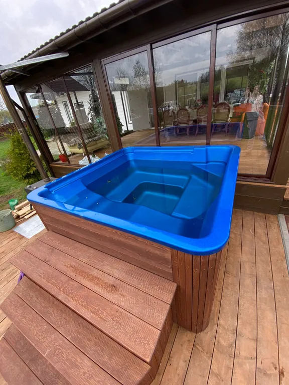 Уютный коттедж с баней и подогреваемой купелью.